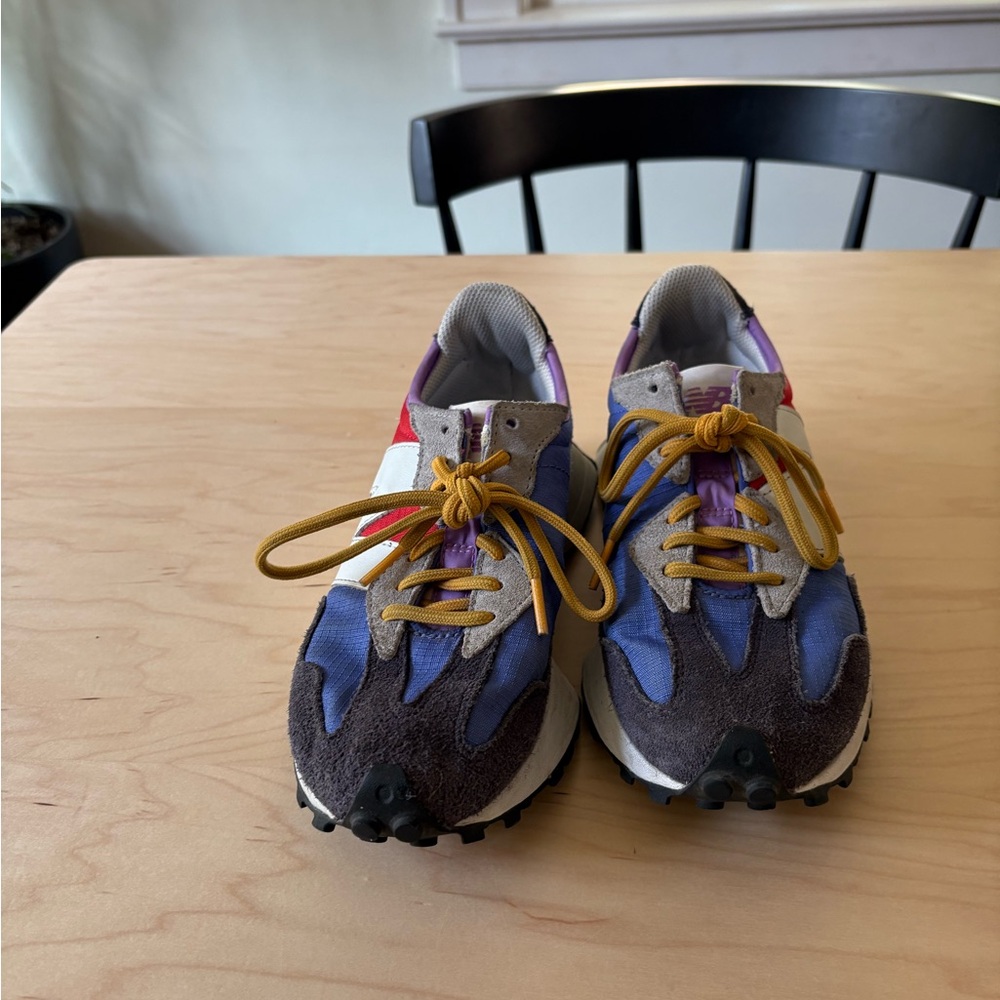 New Balance 327 women’s sneakers in Blue and Red